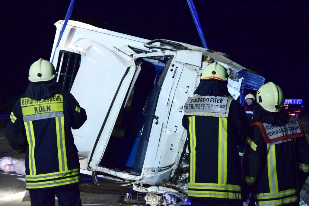 VU kleinlaster umgekippt A 4 Rich Olpe Hoehe AS Koeln Klettenberg P141.JPG - Miklos Laubert